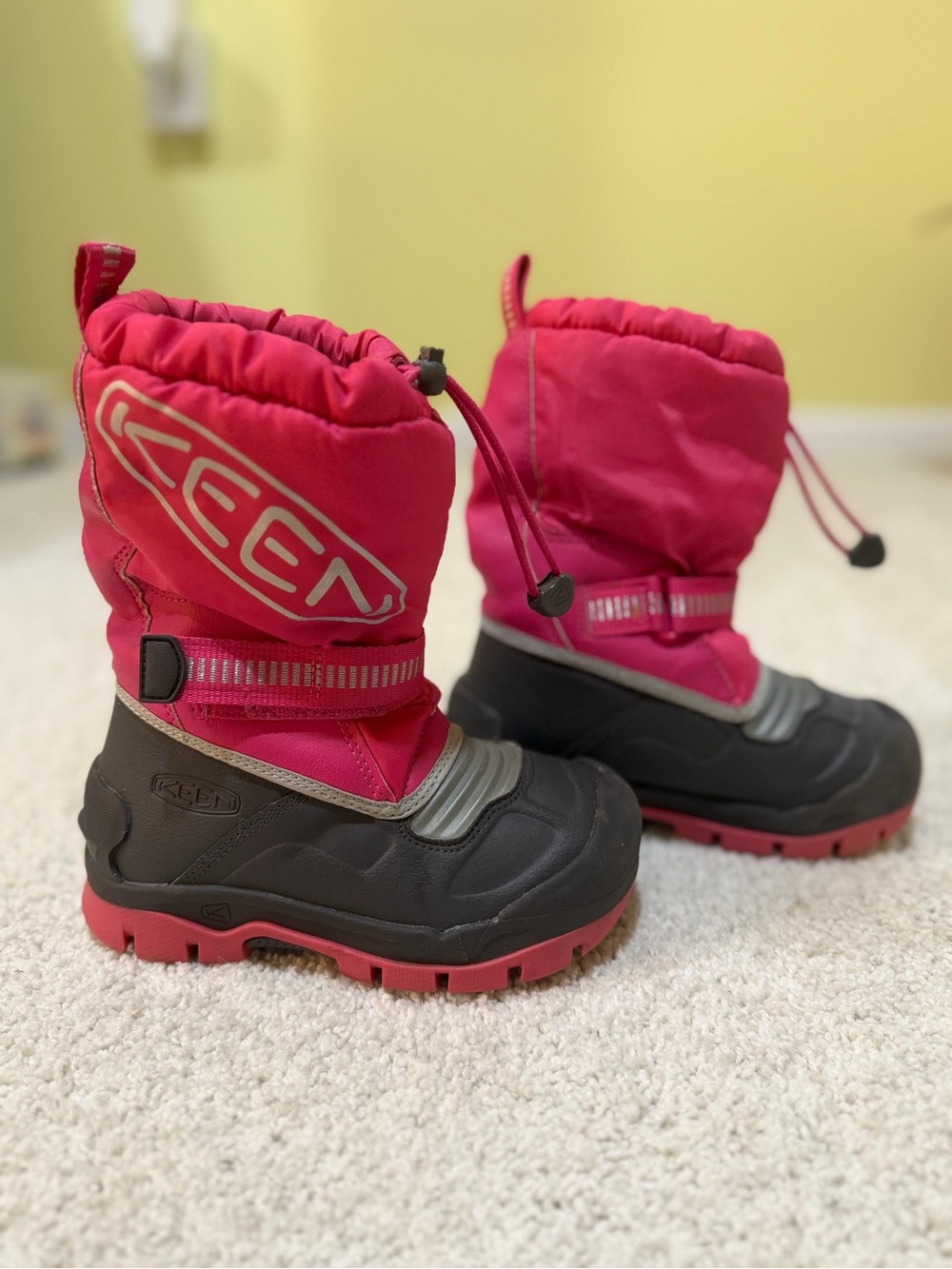 ✨LIKE NEW, WORN ONCE✨ Keen Kids Pink and Black Insulated Snow Boots
